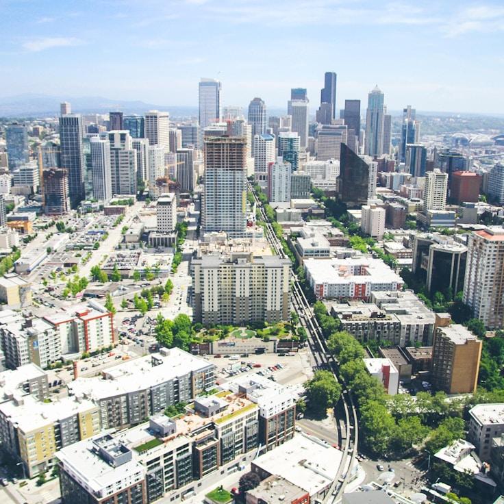 Parents evaluating schools in Germany